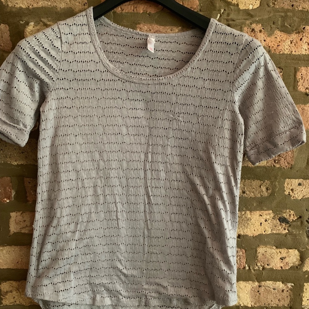 Shirt with trendy holes